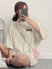 DAZY 女款夏季寬鬆休閒口號印花T恤，圓領和下垂肩袖 - 米色 - 查看 2