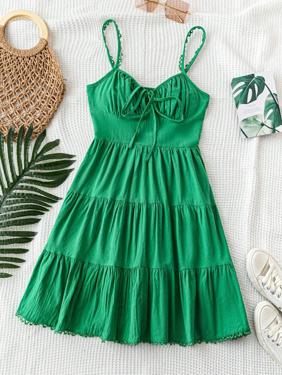 Soleia 女式夏日假日綠色層疊蕾絲細肩帶迷你裙，胸部杯狀褶邊寬A字裙，前綁帶，彈性腰帶和多層蕾絲邊 - 綠色 - 查看 1