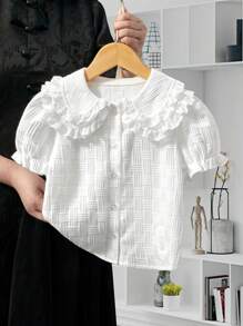 SHEIN Vintaside Kids Kleinkind Mädchen Bluse mit lässigem, strukturiertem Rüschenkragen, doppelschichtigem Spitzenkragen, vielseitig und bequem, geeignet für Ausflüge, Alltagstragen, Urlaub, passend zu verschiedenen lässigen Hosen und Röcken