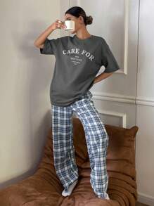 DAZY Conjunto de ropa de hogar para mujeres con blusa suelta con estampado de letras y pantalones a cuadros