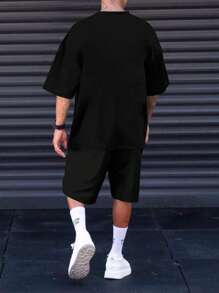 Conjunto casual de camiseta de manga corta con cuello redondo y pantalones cortos para hombre para vestir para el trabajo o viaje diario