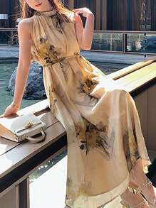 Sommerliches elegantes A-Linie Kleid mit Schmetterlingsdruck und Neckholder