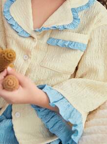 SHEIN Kleine Mädchen Prinzessin Stil Farbblock gestricktes Pyjama Set mit Spitzen Dekoration, Langarm Top und Hose, 2 Stücke