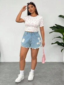 SHEIN EZwear Camiseta de manga corta y cuello redondo de talla grande para mujer de verano, de punto elástico en blanco con estampados florales ditsy en rosa, con detalles plisados en capas