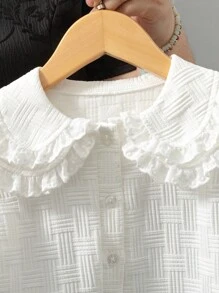 SHEIN Vintaside Kids Kleinkind Mädchen Bluse mit lässigem, strukturiertem Rüschenkragen, doppelschichtigem Spitzenkragen, vielseitig und bequem, geeignet für Ausflüge, Alltagstragen, Urlaub, passend zu verschiedenen lässigen Hosen und Röcken