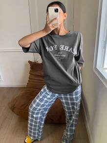 DAZY Conjunto de ropa de hogar para mujeres con blusa suelta con estampado de letras y pantalones a cuadros