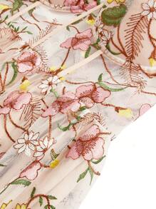 SHEIN Belle Plus Size Colorful Embroidered Floral Corset With White Base, Waist Cincher And Bow For Elegant Bachelorette Parties, Formal Occasions,  The Garden For Time Romantic Dinners And Resort Style, Also Ideal For Wedding Reception Dresses