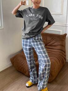 DAZY Conjunto de ropa de hogar para mujeres con blusa suelta con estampado de letras y pantalones a cuadros