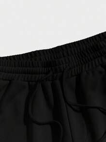 Conjunto casual de camiseta de manga corta con cuello redondo y pantalones cortos para hombre para vestir para el trabajo o viaje diario
