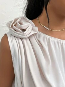 SHEIN Privé قميص أنيق أحادي اللون غير متماثل الكتف مع زخرفة زهرة ثلاثية الأبعاد - لون مشمشي - مشاهدة 6