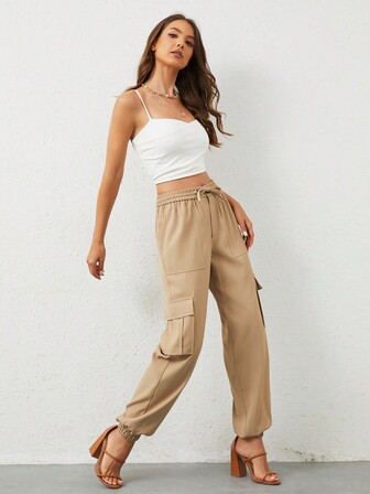 Pantalones cargo con cordón y varios bolsillos para mujer