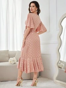 Modelyn 女士金色印花蝴蝶袖裹身裙，荷叶边下摆，系腰长款晚礼服 - 粉色 - 查看 2