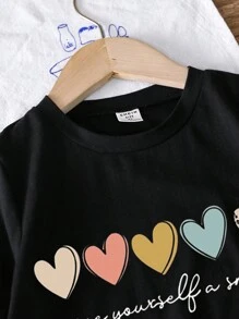 SHEIN Set aus bedrucktem T-Shirt und passender Shorts mit buntem Herz-Motiv für Kleine Mädchen