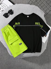 SHEIN Tween Boy Casual Phong cách Hàn Quốc In chữ Khối màu Áo thun có dây rút dây giày Đường viền cổ tròn, Bộ quần short dệt hoa - màu xanh lá - Xem 1