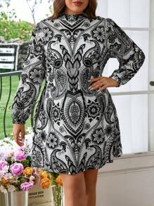 SHEIN Privé 大尺碼優雅毛絨緊身短款A字裙，印花定位設計，長袖透視 - 黑與白 - 查看 3