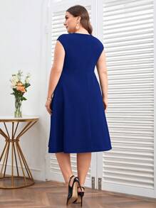 SHEIN Clasi 大尺寸女性優雅純色圓領無袖連衣裙，夏季 - 寶藍色 - 查看 5