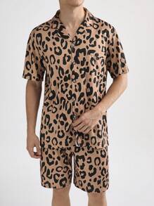 Conjunto de Roupa de Casa Masculina com Estampa de Leopardo, Blusa de Manga Curta com Botões Únicos e Shorts, Verão - Castanho - Ver 8