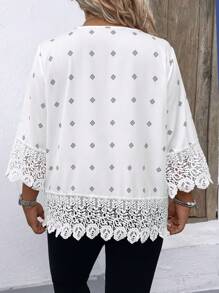 SHEIN Clasi Camisa de verano informal en tallas grandes con cuello redondo, estampado geométrico y parche de encaje - Blanco - Ver 2