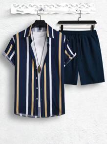 Manfinity Homme Bộ đồ hai mảnh nam gồm áo sơ mi ngắn tay in họa tiết sọc và quần short màu trơn, phù hợp cho mùa hè, bộ đồ mùa hè 2 món nam, trang phục ấm áp - Màu xanh hải quân - Xem 3