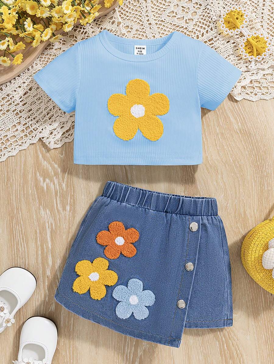 SHEIN Set de ropa de verano para bebé niña de 2 piezas, parte superior corta con cuello redondo y linda flor bordada con falda vaquera - Celeste - Ver 1