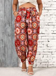 SHEIN Frenchy Jogginghose mit sommerlichem Blumenmuster Große Größen für Damen, stilvoller Look für den Urlaub