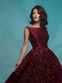 女士无袖船领长款晚礼服，奢华蕾丝装饰，露背设计，适合正式场合