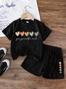 SHEIN Set aus bedrucktem T-Shirt und passender Shorts mit buntem Herz-Motiv für Kleine Mädchen