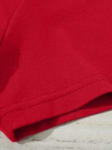 Camiseta casual de cuello redondo y manga corta con estampado de patrón de saludo de puño y pelea de puño para niño joven