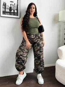 SHEIN Essnce 大码女式时尚清凉罗纹针织背心和迷彩裤套装 大码女式夏季服装乡村演唱会服装新款时尚休闲街头运动绿色两件套 - 軍綠色 - 查看 4