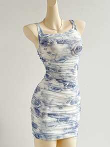 SHEIN Privé Vestido curto assimétrico com decote e estampa floral azul e branca, com pregas e franzidos, vestido de modelo colado, vestido de praia feminino, tecido de alta elasticidade, adequado para uso diário, trabalho, férias, festa e encontros - Azul e Branco - Visão 6