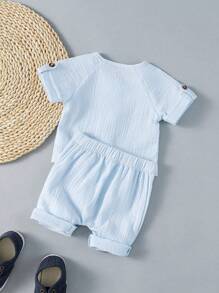 SHEIN 2 peças Roupa confortável casual para bebês do sexo masculino, Conjunto elegante de Top e Shorts em estilo retrô para uso diário, Primavera/Verão - Azul - Visão 2