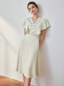 MOTF PREMIUM V-NECK RHINESTONE DETAIL FLUTTER SLEEVE DRESS - White - View 5