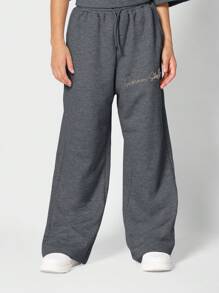 SUMWON Tween 女童超大版型肘袖 T 恤和直筒版型刺绣运动裤 2 件套 - 灰色 - 查看 4