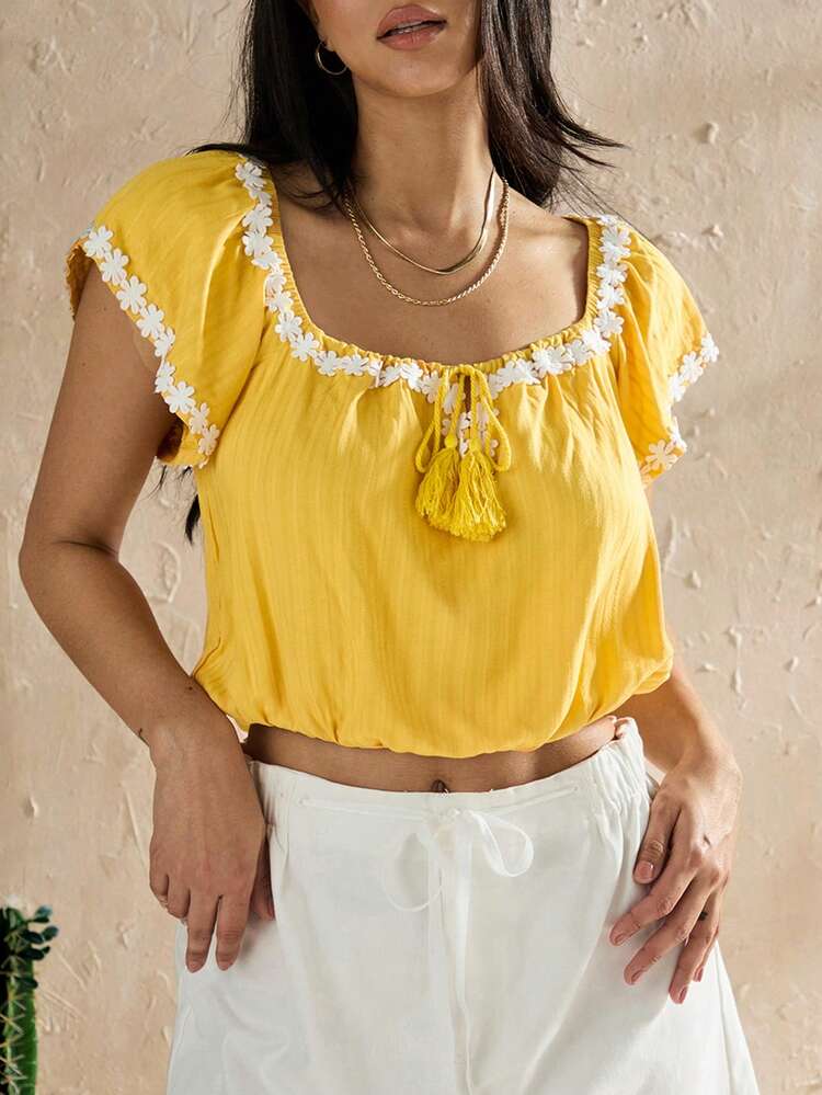Ladies' Fashion Short Sleeve Shirt With Flower Decoration