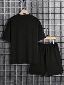 Manfinity Homme Modisches Herren Set aus Kurzarm-T-Shirt mit König- Muster und Shorts - Schwarz - Übersicht 2