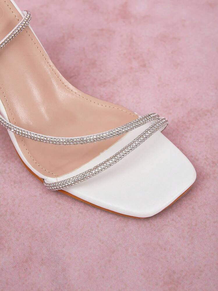 CUCCOO CURVES Sandálias de salto alto com tira no tornozelo com strass brancos elegantes e confortáveis - Ajuste largo para mulheres, sapatos de férias de Plus Size, promoção de verão, Halloween - Branco - Visão 4