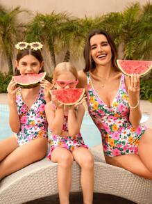 SHEIN Swim Traje de baño femenino de una pieza con estampado floral de playa para verano, atuendos a juego de mamá y yo (se venden por separado)