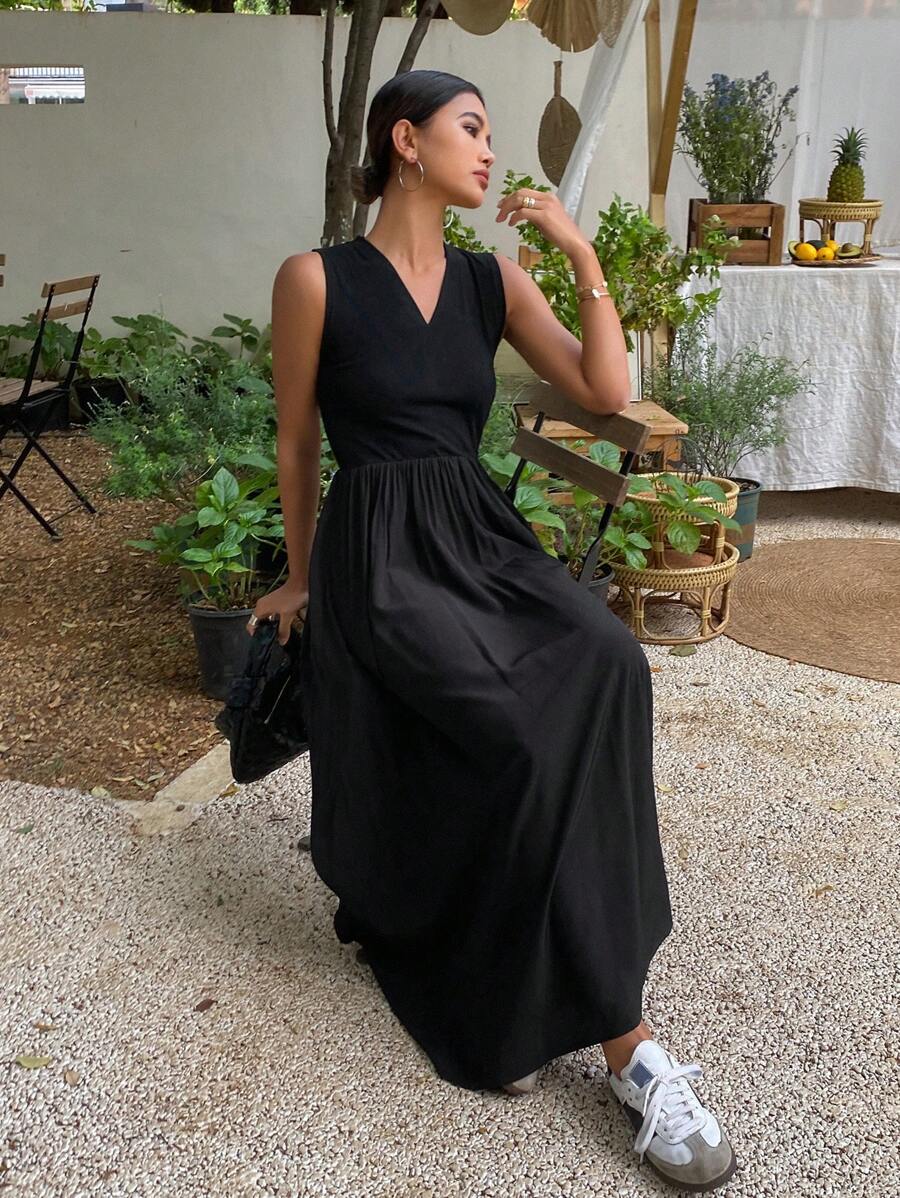 DAZY 纯色拼接V领无袖女式连衣裙太阳裙 - 黑色 - 查看 1