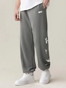 Manfinity RebelGame Men Gesture Print Knitted Casual Sweatpants With Pockets