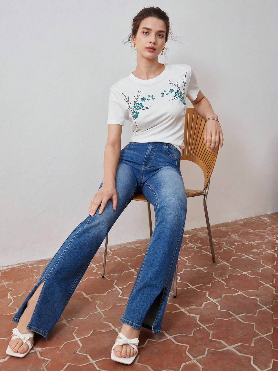 EMBROIDERY FLORAL PATTERN SHORT SLEEVE TEE