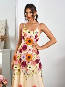 SHEIN Belle Vestido de festa de dança de salão para mulheres com alças finas e bordado em 3D de malha - Bege - Visão 4