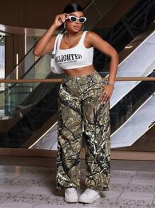 SHEIN SXY 大尺碼全印花直筒牛仔褲，有口袋設計