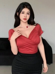 DAZY Áo thun nữ mùa hè màu trơn cổ chữ V tay ngắn dáng ôm có xếp ly, thích hợp mặc đi chơi. - Đỏ - Xem 6
