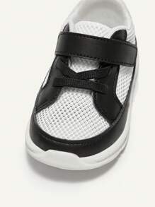 1 par de zapatillas deportivas simples y transpirables de malla para niños y bebés, adecuadas para exteriores de verano - Blanco y Negro - Ver 3