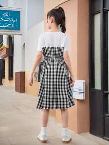 SHEIN Vestido Curto de Manga Curta com Gola Redonda, Estilo Colegial de Pré-adolescente Japonês, Patchwork de Tricô Quadriculado para Primavera/Verão - Preto e Branco - Visão 3