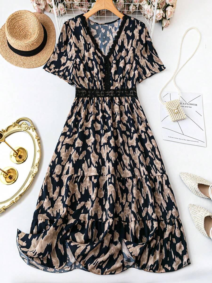 Robe décontractée longue à manches courtes et encolure V, avec imprimé tout-sur-tout en contraste de dentelle, pour femmes grandes tailles, pour l'été - Multicolore - Voir 1