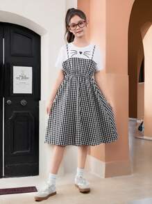 SHEIN Vestido Curto de Manga Curta com Gola Redonda, Estilo Colegial de Pré-adolescente Japonês, Patchwork de Tricô Quadriculado para Primavera/Verão - Preto e Branco - Visão 1