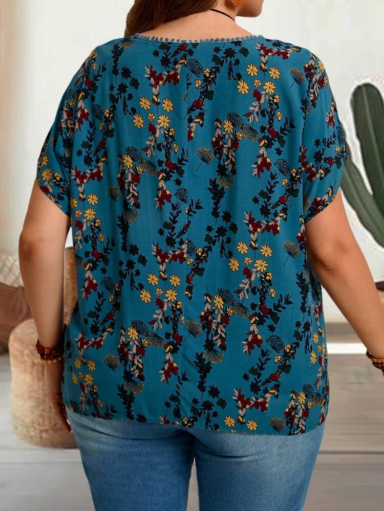 Chemise décontractée grande taille à manches courtes en aile de chauve-souris à col en V imprimé floral pour femme pour les vacances d'été