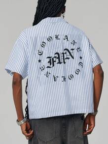 SHEIN EZwear Mujeres Camisa estilo novio con cuello hawaiano a rayas blancas y azules con letra gótica