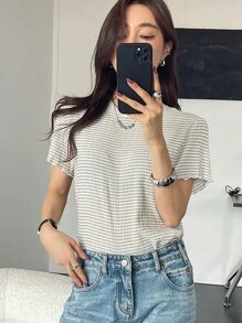 DAZY Textured Plaid Round Neck Fitted Short Sleeve Women's T-Shirt - Khaki - View 5